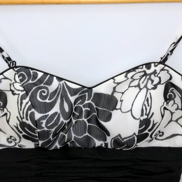 WHBM Black & White Sleeveless Dress - Size 0 - Picture 5 of 11